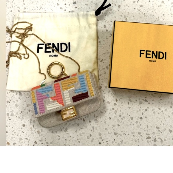 Fendi baguette nano with dustbag and box - Picture 3 of 12